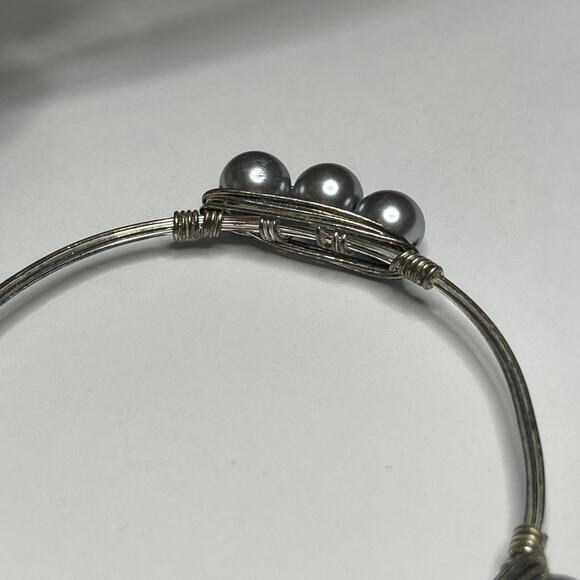 BOURBON & BOWETIES silver tone bracelet bangle gray faux pearls wire wrapped - Picture 6 of 8